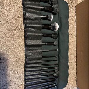 E.l.F. Black Makeup Brush Set